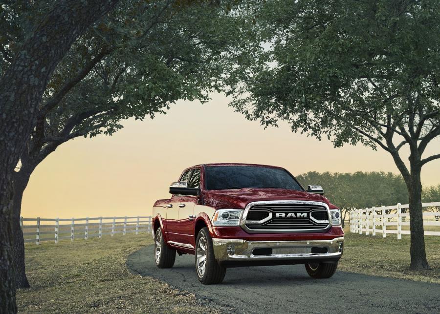  Dodge Ram 1500 Laramie Limited Crew Cab 2015 года  (фото 3 из 46)
